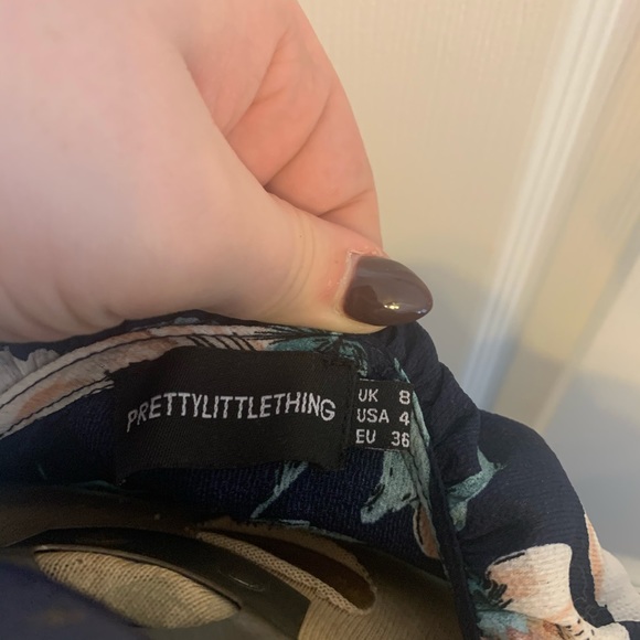 PrettyLittleThing Navy Blue Floral Dress Y1 - Picture 3 of 8